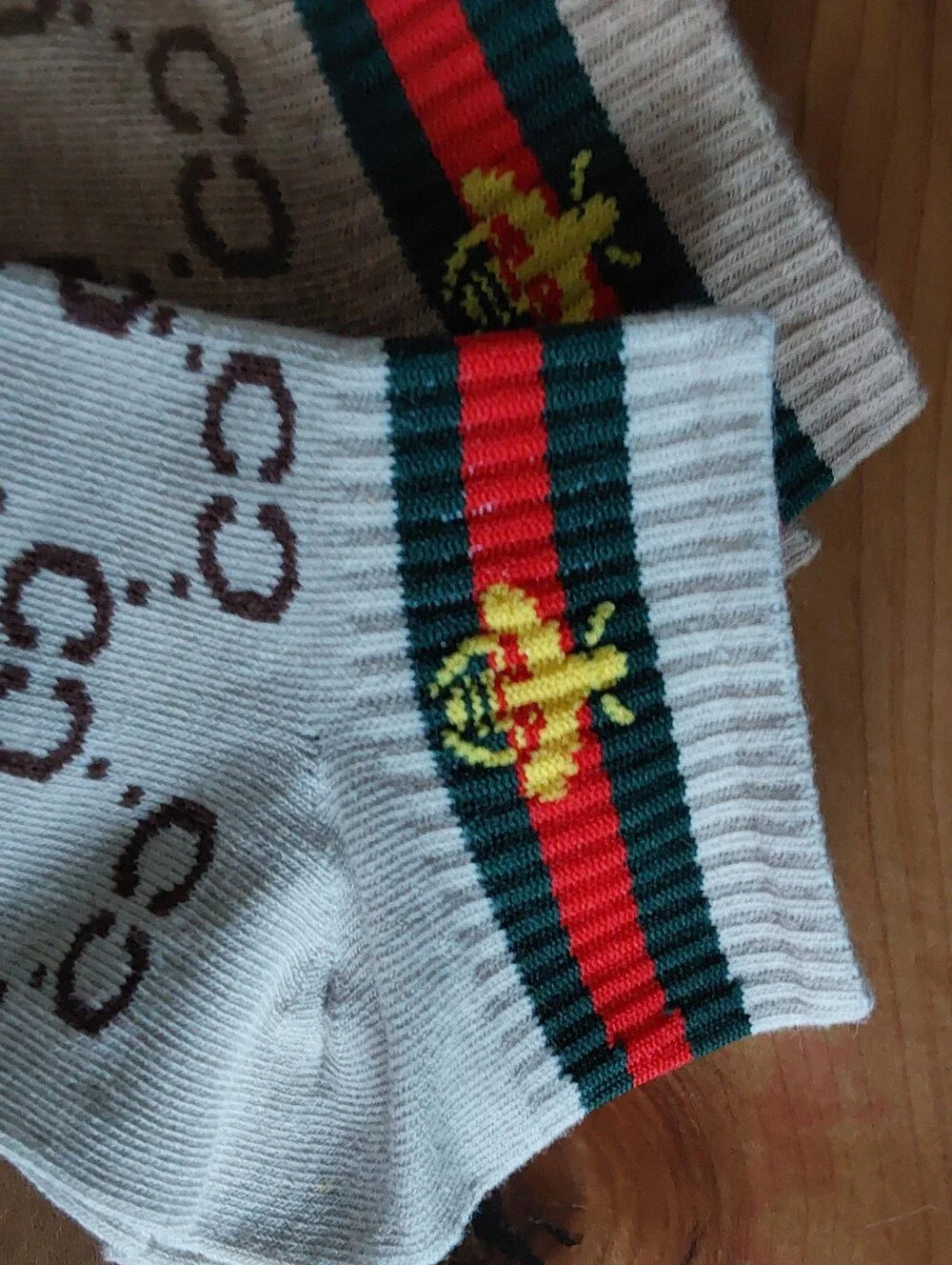 4 PAIR MONOGRAM BEE ANKLE SOCKS O/S